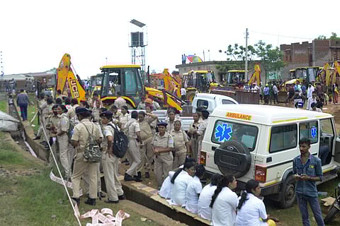 Rescuers at accident site in Seraikela-Kharsawan